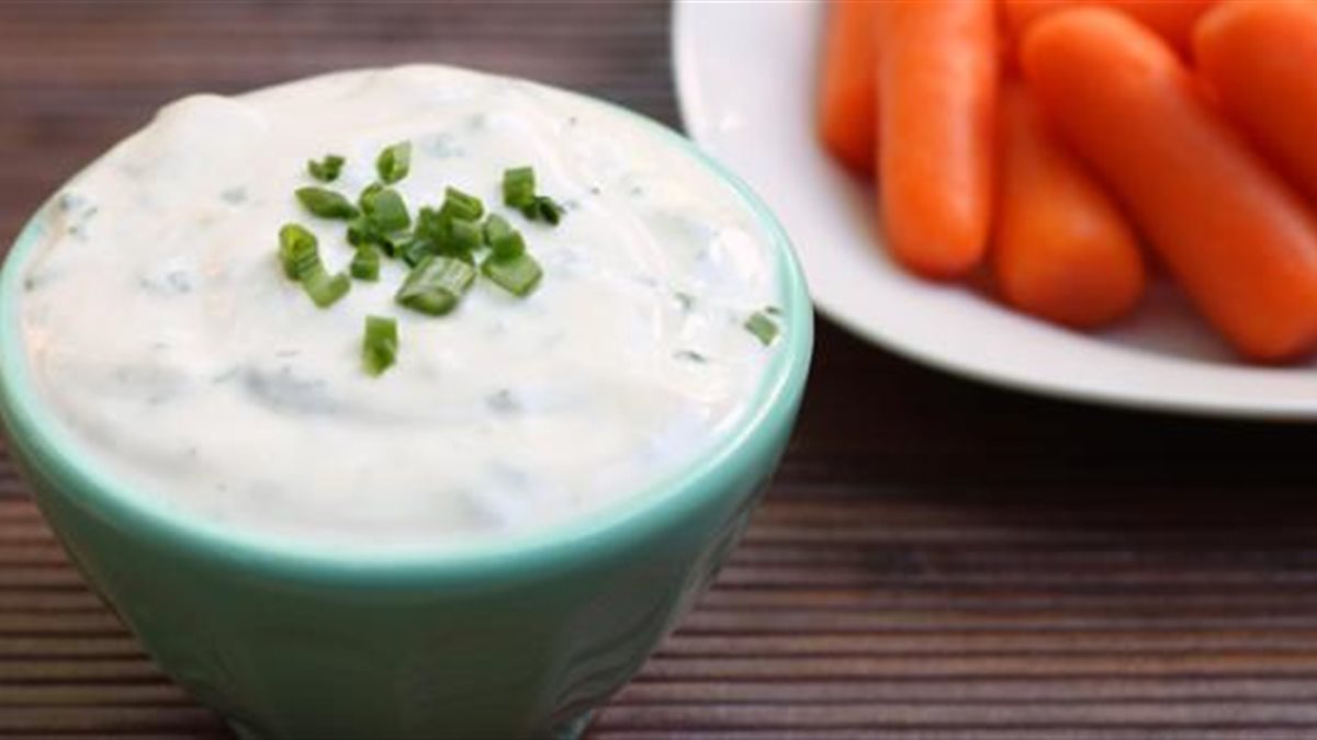 طريقة تحضير صلصة الرانش الكريمية.. نكهة مثالية تكمّل أطباقك المقرمشة