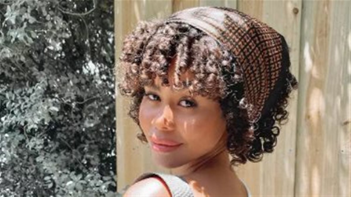 تقدرى تنفذيها بالإسكارف.. 5 تسريحات شعر تريندي في الخريف