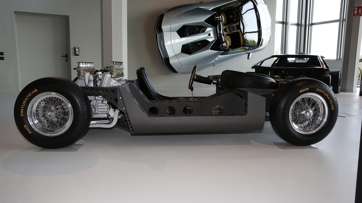 لماذا عرضت لامبورجيني سيارة خارقة بدون هيكل عام 1965؟ القصة الكاملة