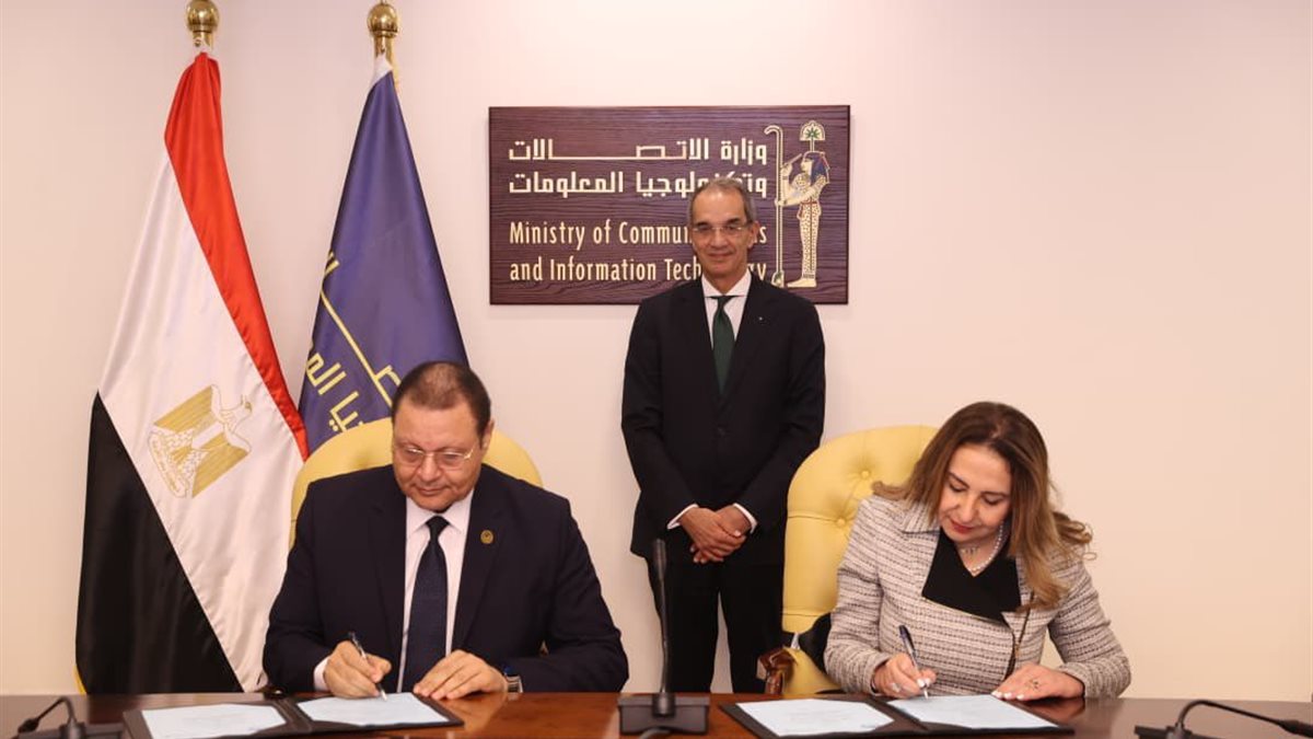 عمرو طلعت يشهد توقيع مذكرة تفاهم بين وزارة الاتصالات وهيئة الرقابة الصحية