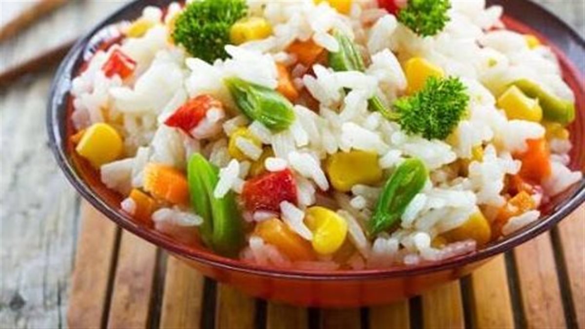 طريقة عمل الأرز بالخضار في الفرن بسهولة