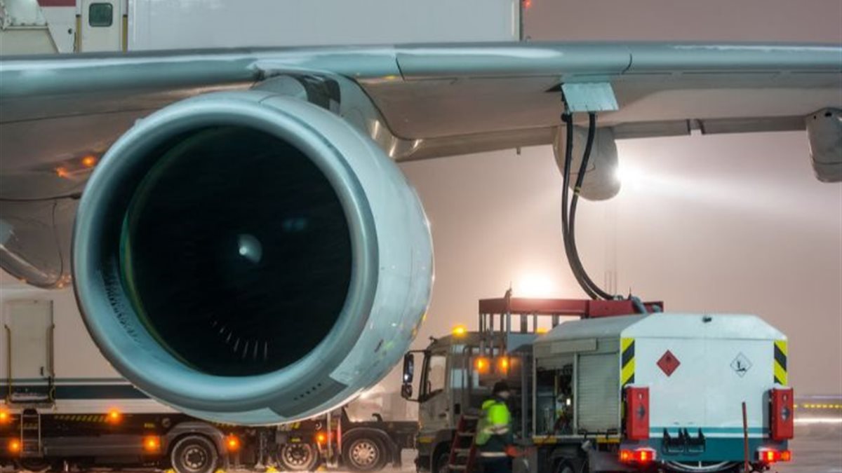 اتفاق جديد لإنتاج وقود الطائرات الأخضر وخفض 400 ألف طن انبعاثات سنويًا