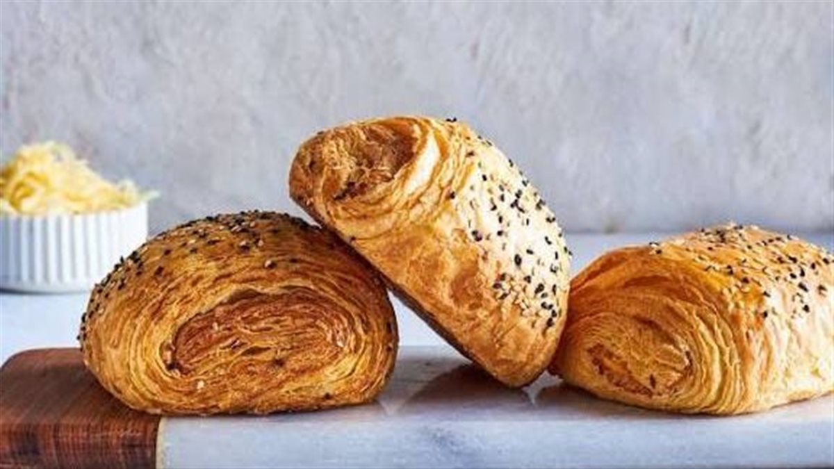 لوجبة إفطار لذيذة وصحية.. طريقة عمل ميني الباتيه بالجبنة