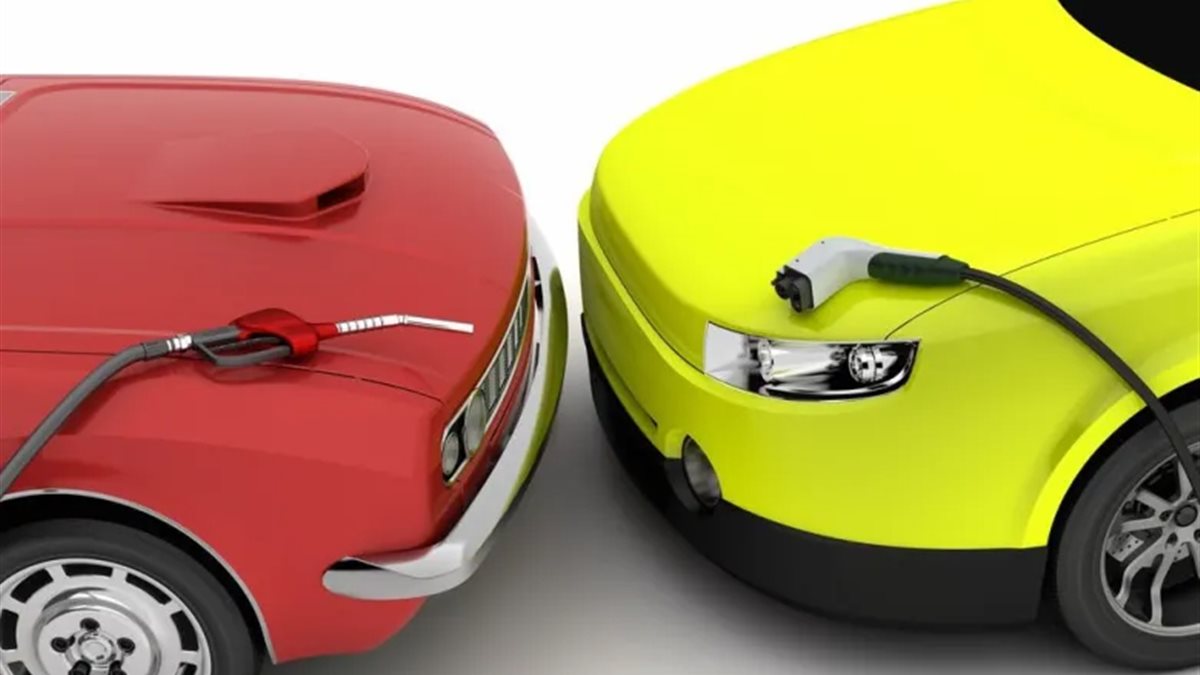 المركبات الكهربائية أم البنزين.. مقارنة شاملة قبل شراء سيارتك القادمة