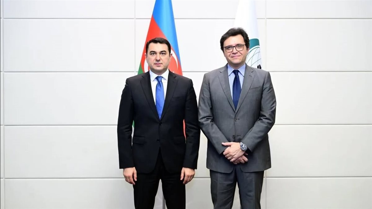 وزير الثقافة يلتقي نظيره الأذربيجاني لتعزيز التعاون الثقافي في "أسبوع باكو للإبداع"