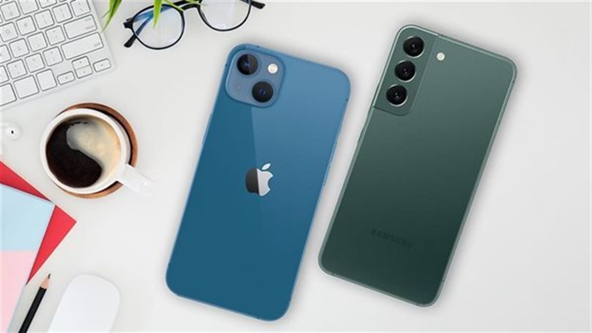 آبل ضد سامسونج.. من يتفوق في الكاميرا والبطارية؟