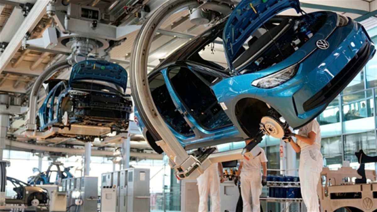 الاتحاد الأوروبي يطلق استراتيجية جديدة لإعادة تدوير السيارات وتعزيز الاقتصاد الدائري