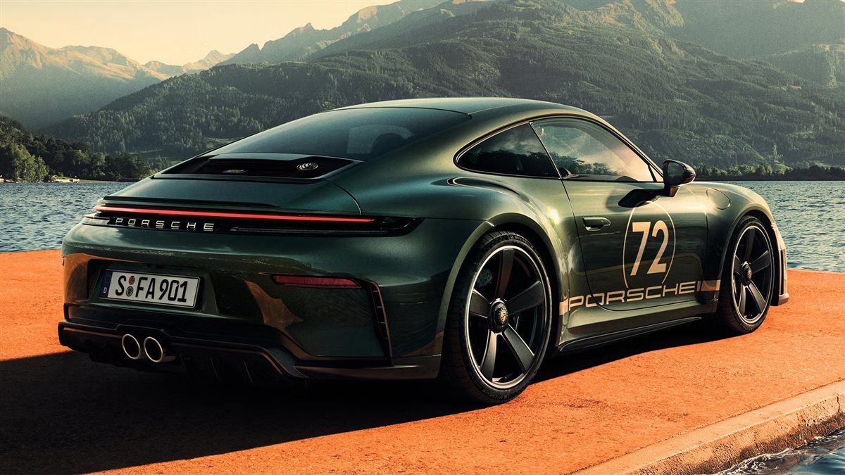 تحفة فنية لعشاق إرث F.A. Porsche