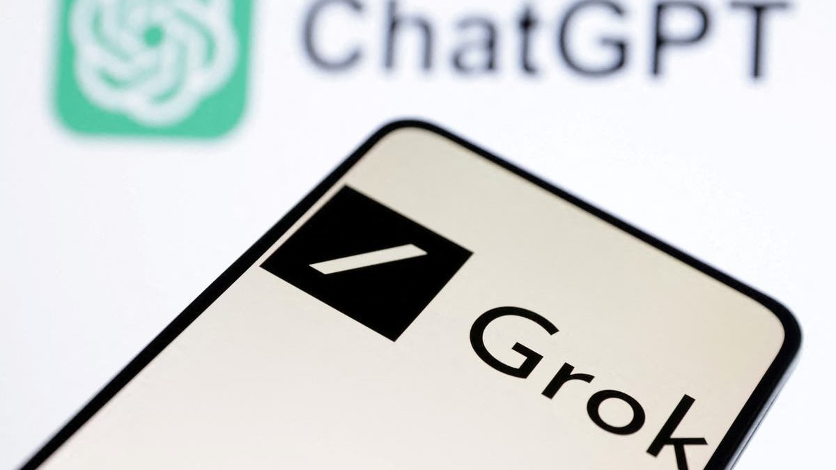 الذكاء الاصطناعي على صفيح ساخن.. شات جي بي تي يواجه جروك