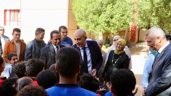 وزير التعليم يزور المدرسة اليابانية بأسوان