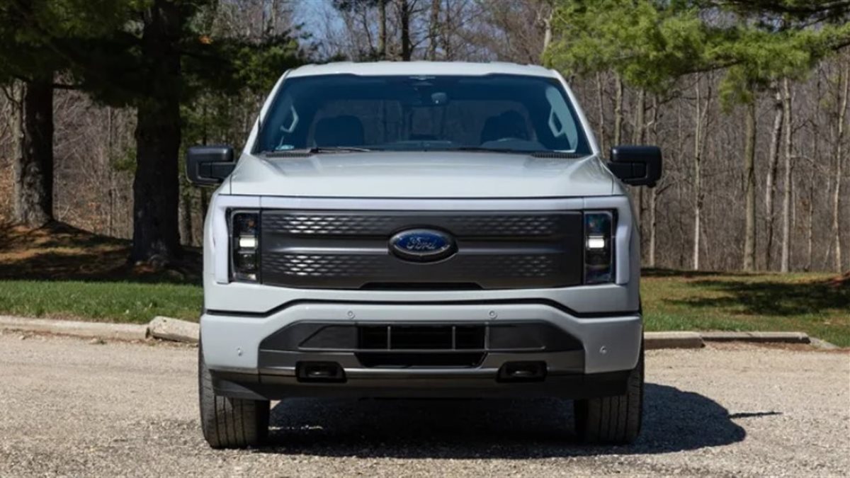فورد رسميًا انتهاء إنتاج فورد F-150 لايتنينج الكهربائية بالكامل،