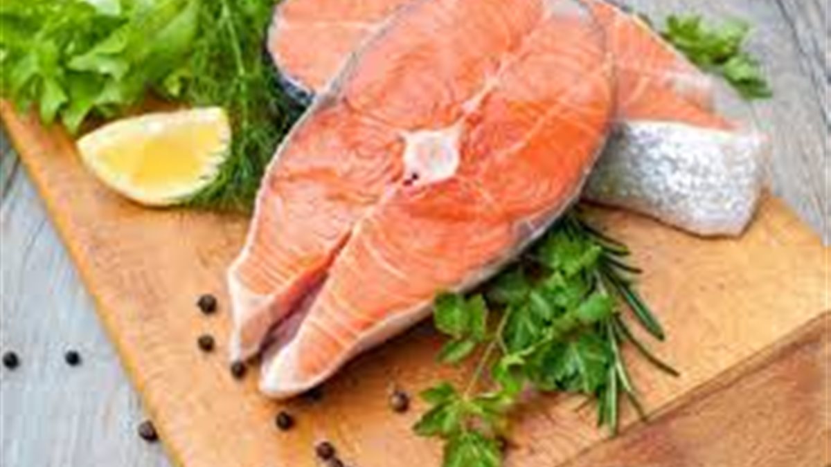 من بنيها الأسماك الدهنية.. تعرف على أبرز 6 أطعمة غنية بفيتامين ب 12
