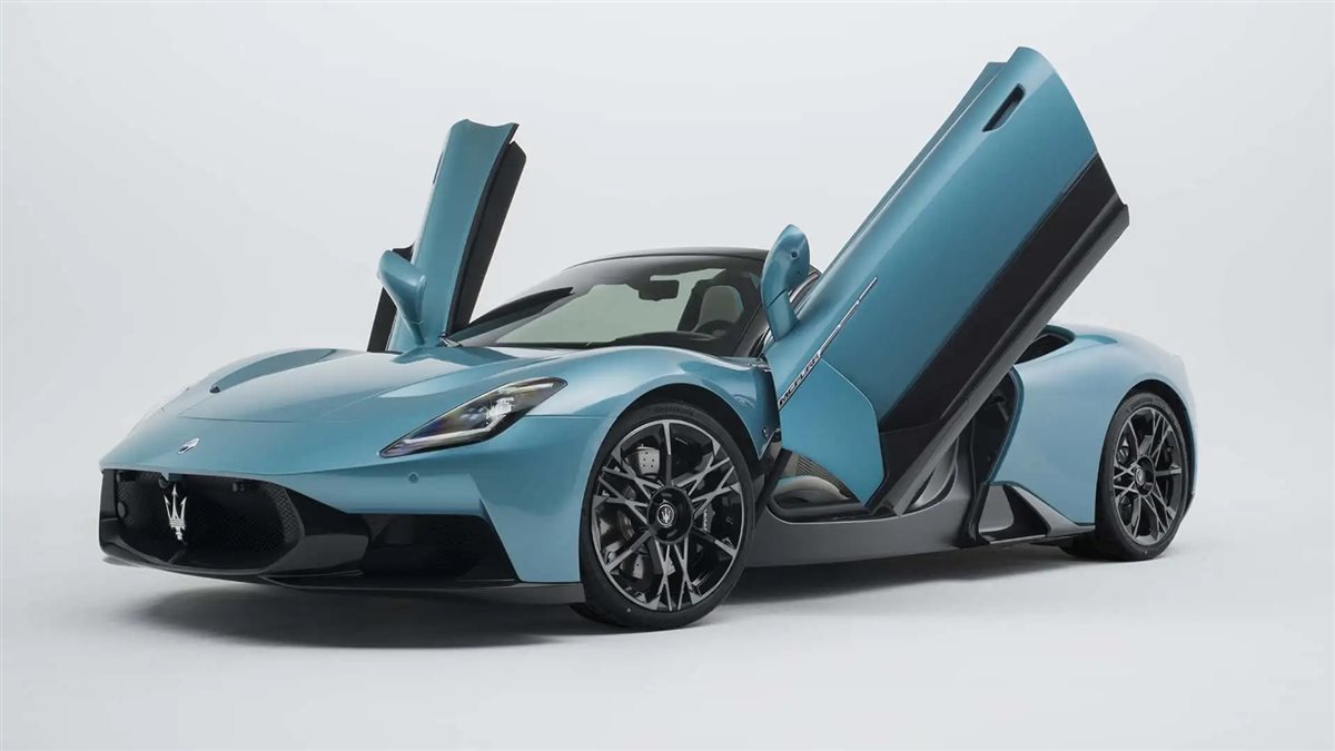 الأداء أولًا والفخامة دائمًا.. مازيراتي MC20 2026 تخطف الأنظار