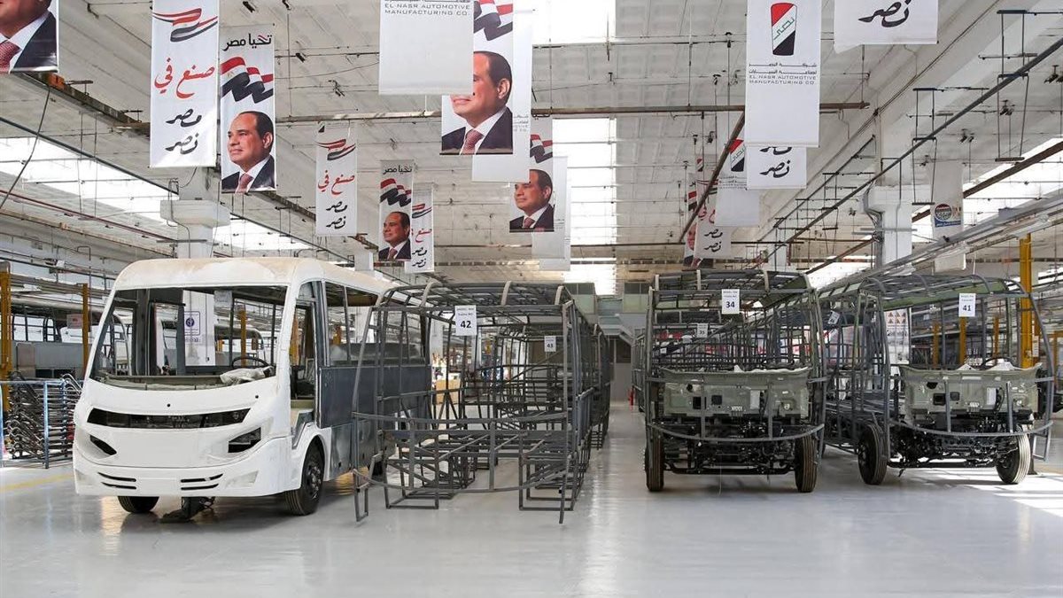 وزير قطاع الأعمال يتفقد شركة النصر للسيارات لمتابعة الإنتاج وتعميق التصنيع