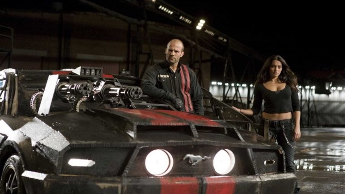 لعشاق السيارات والفخامة.. جولة داخل أسطول سيارات جيسون ستاثام بالصور