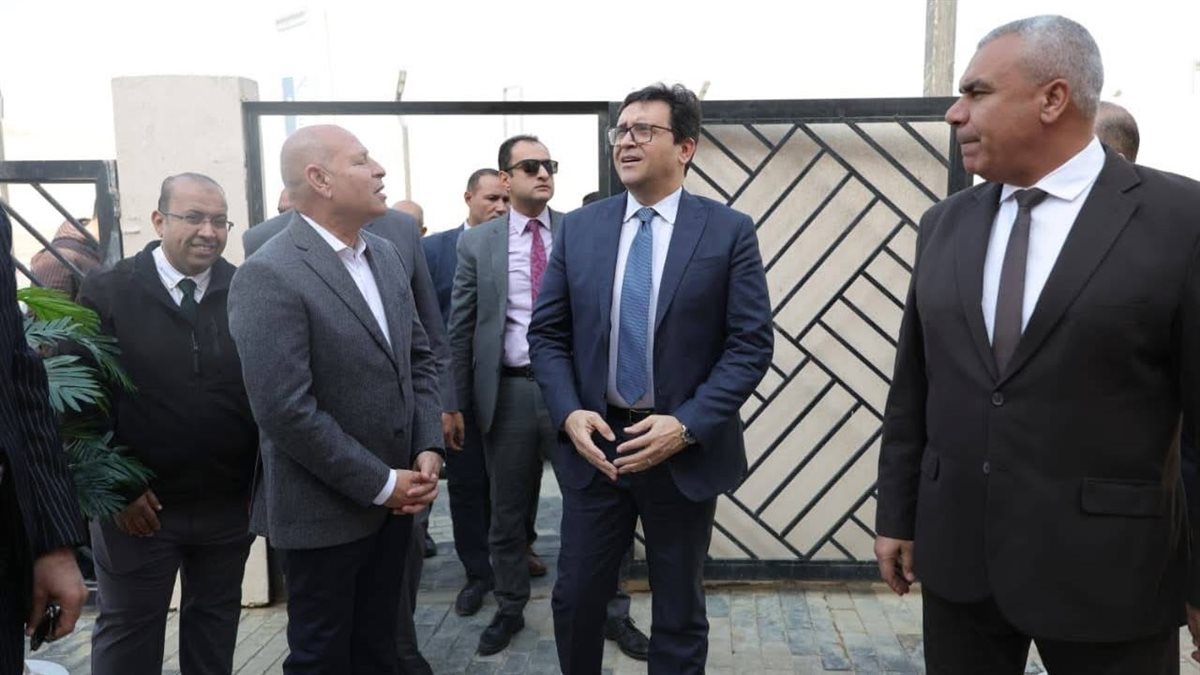 وزير الثقافة ومحافظ القاهرة يتفقدان مكتبة «نون السحار 2» بزهراء المعادي
