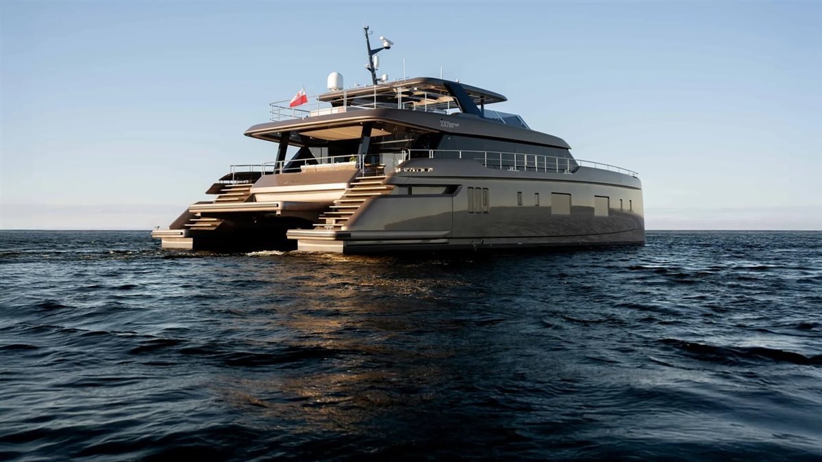 يخت كاتاماران فاخر «توايلايت» للبيع بسعر 15.95 مليون يورو مع تسليم فوري وتجهيزات متكاملة