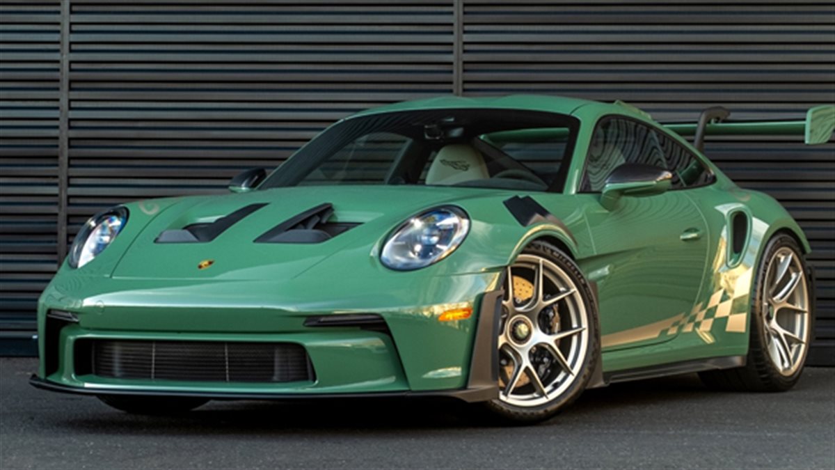 بورش 911 GT3 RS بلون خمسينيات القرن الماضي أوراتيوم الأخضر
