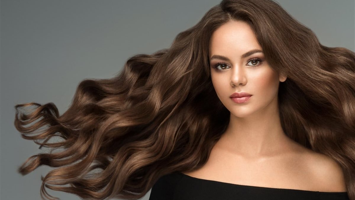 منها تجنب أدوات الحرارة.. 6 نصائح للعناية بالشعر الطويل