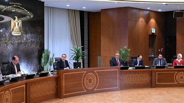 رئيس الوزراء يكشف سر انخفاض كثافات الفصول لـ50 طالبا بالمدارس