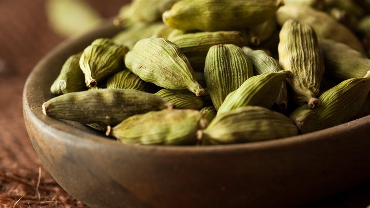 منها رائحة الفم.. 7 فوائد لتناول الحبهان بشكل يومي