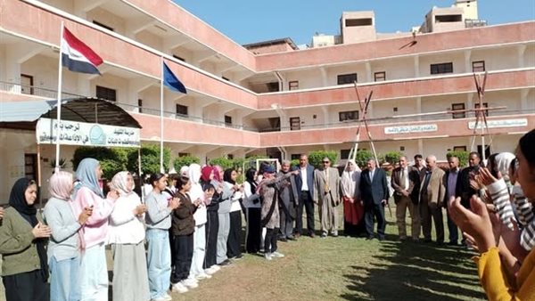 تعدي طلاب على محال تجارية أمام مدرسة يثير الرعب.. وبيان من الداخلية