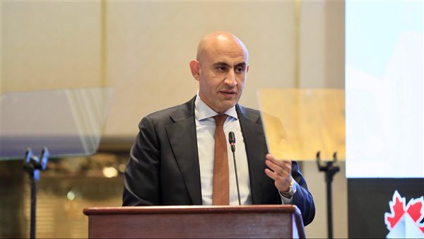 900 طالب بلا فصول بمدرسة