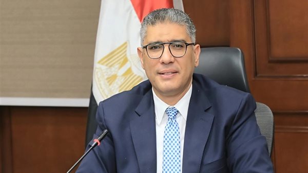 محافظ الجيزة يطالب بالانضباط والأنشطة الطلابية لتعزيز المهارات والمواهب