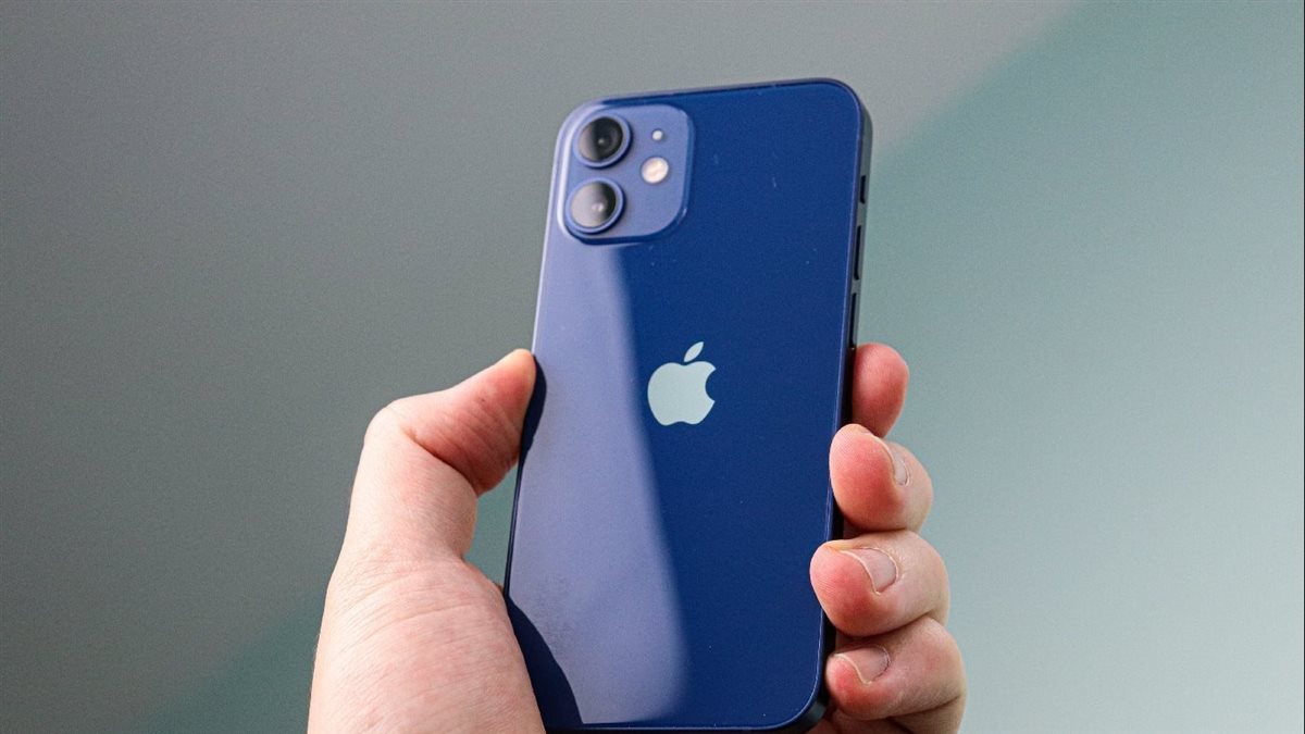 آيفون 2027 يقلب الموازين.. لماذا تراجعت سامسونج وتقدمت LG؟