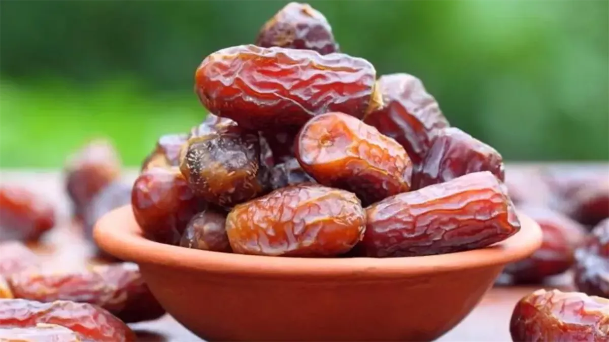 فوائد مذهلة.. ماذا يحدث لجسمك عند تناول التمر يوميا؟