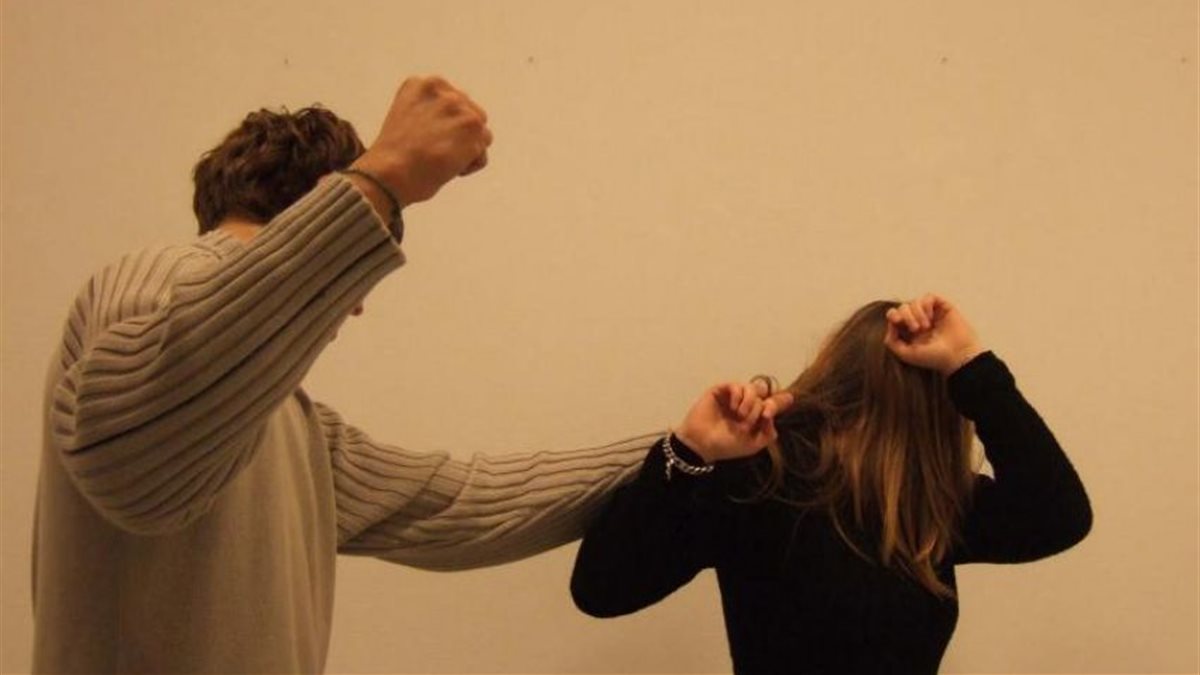 هل يجوز للزوج ضرب زوجته حالة رفضها العلاقة الحميمة؟.. أزهري يوضح