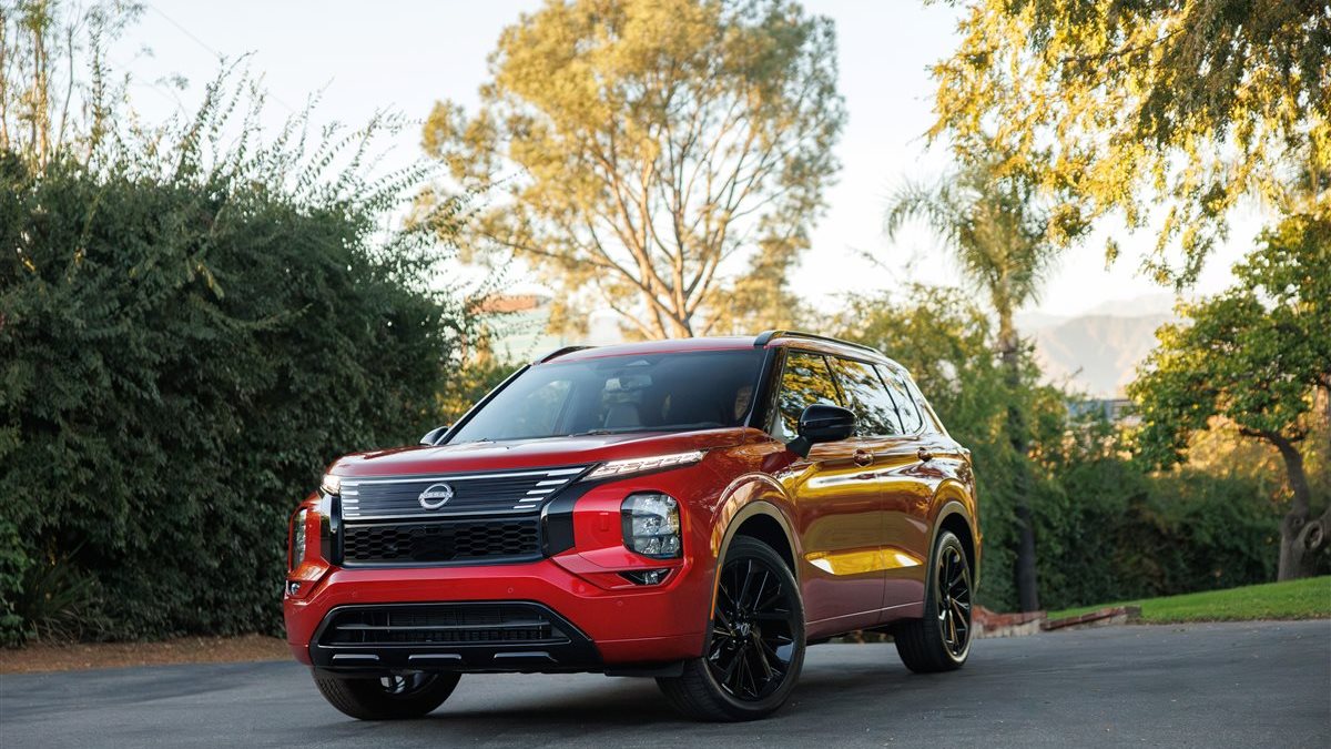 SUV هجينة تجمع بين القوة والكفاءة قبل وداعها