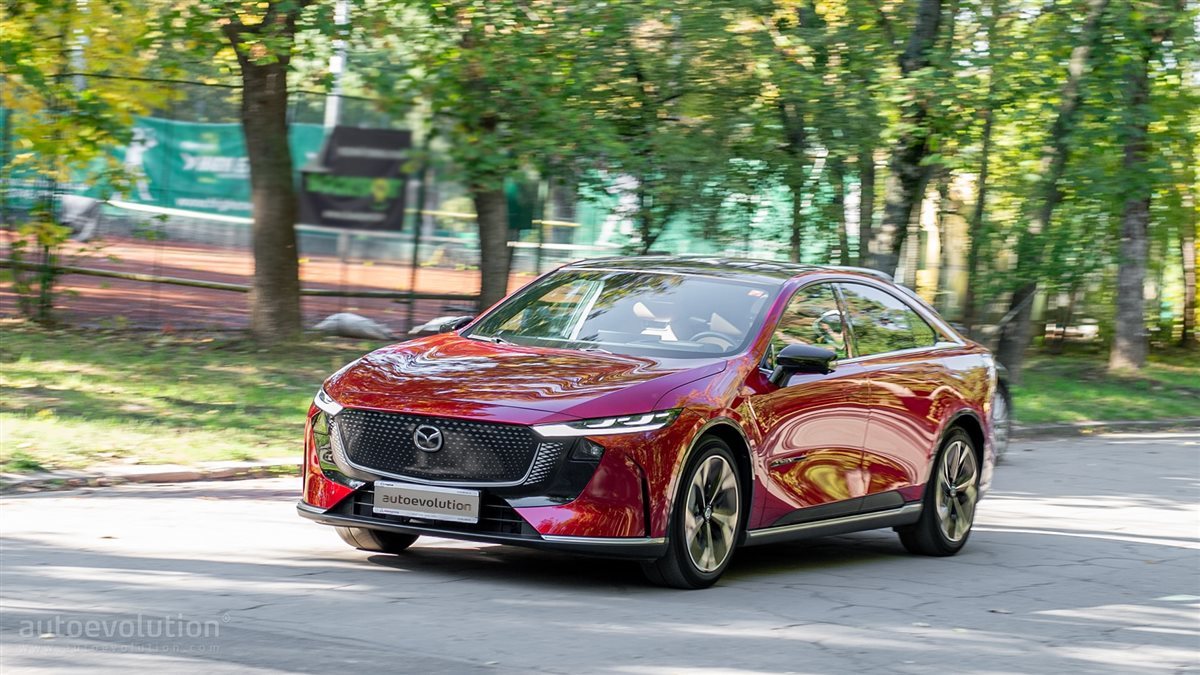 مازدا تكشف عن Mazda6e 2025 الكهربائية الجديدة لمنافسة Tesla Model 3