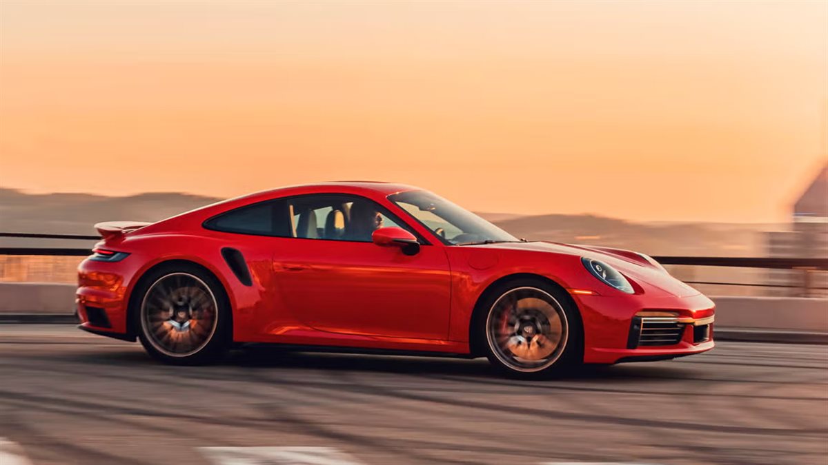 بورش 911 تيربو إس الهجينة 2025.. أقوى سيارة بقوة 711 حصانا (صور)