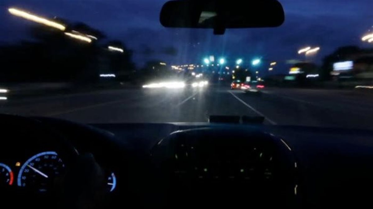 تحذير مهم للسائقين.. 4 نصائح ذهبية لتجنب مشكلات الرؤية أثناء القيادة الليلية