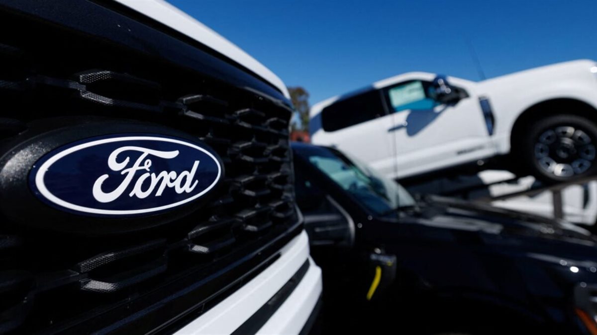 فورد تعيد هيكلة أعمال السيارات الكهربائية وتسجّل شطب أصول بقيمة 19.5 مليار دولار
