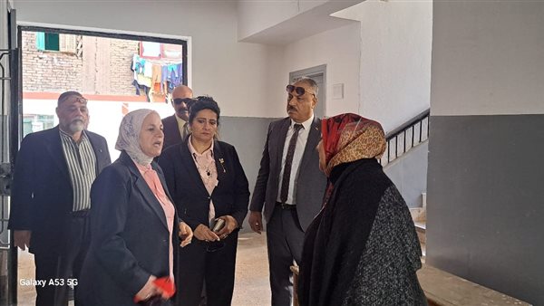 زيارة مفاجئة لمدرسة عمر بن الخطاب بعد شكاوي تسريب مياه الصرف الصحي