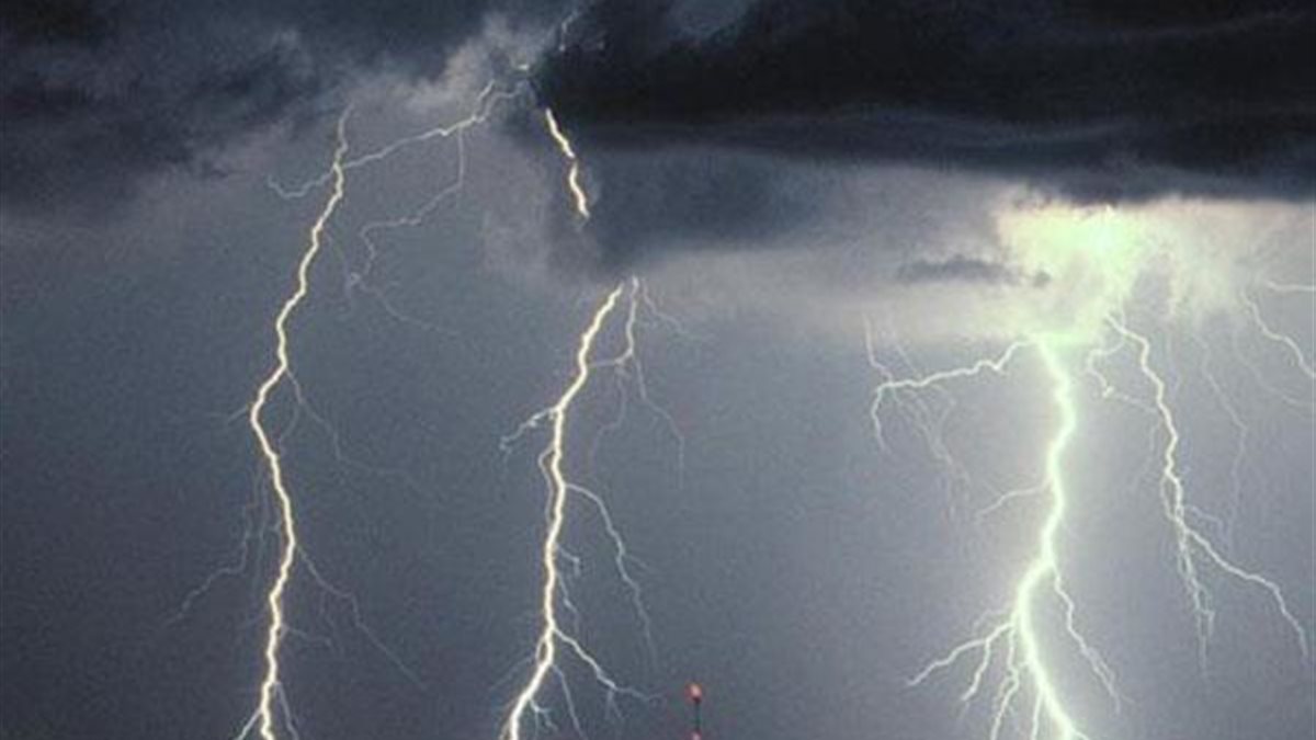 احذروا السحب الرعدية.. أمطار متوسطة إلى غزيرة تمتد نحو القاهرة خلال ساعات