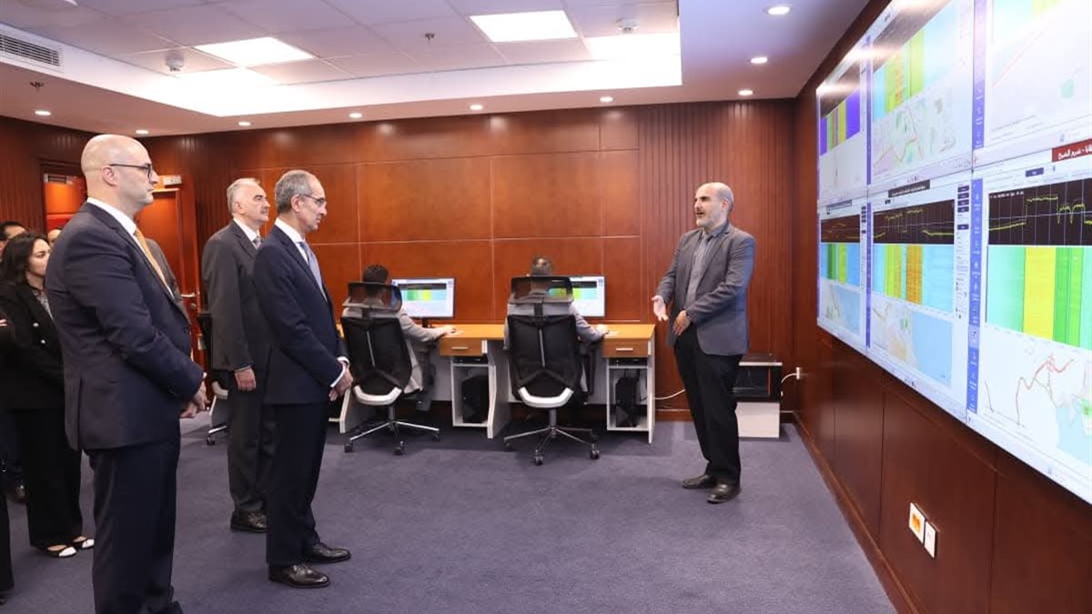 وزير الاتصالات يفتتح مركزًا متطورًا لمراقبة الطيف الترددي في الجيزة ضمن استراتيجية التحول الرقمي