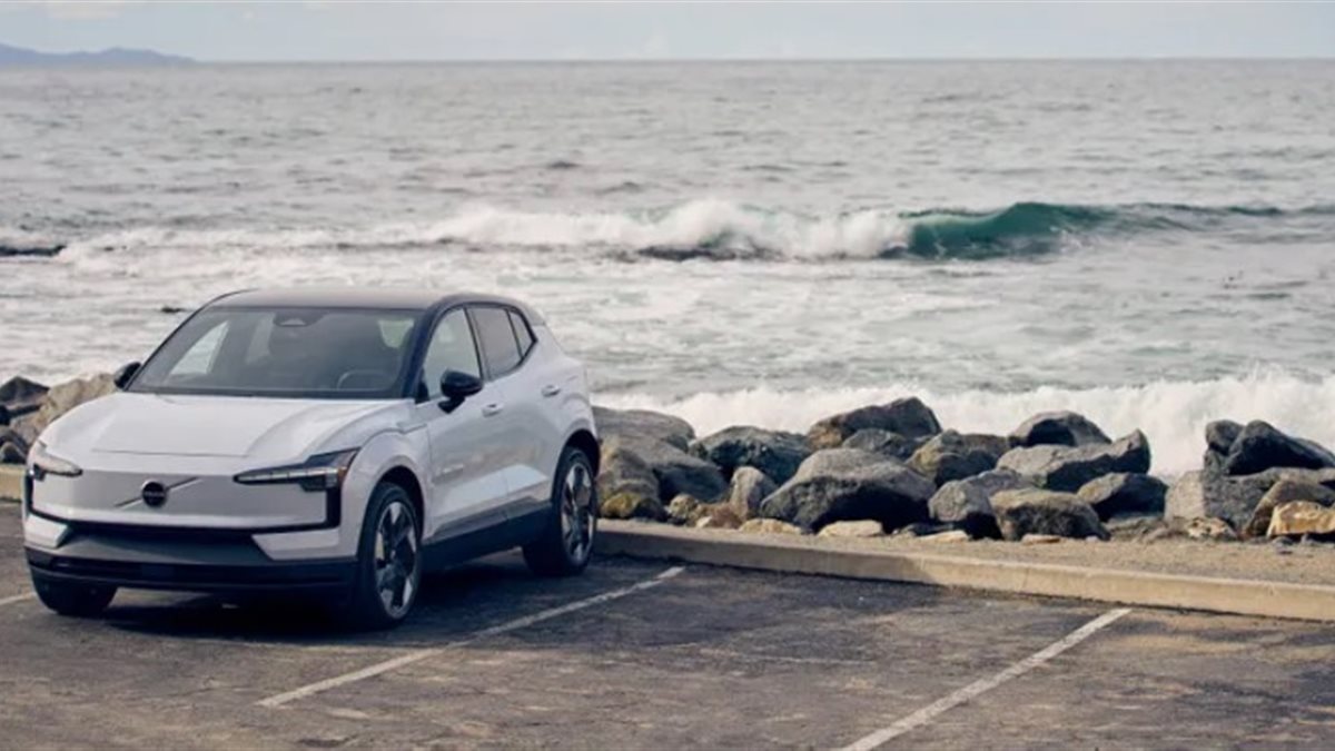 فولفو EX30 2026 بمحرك فردي.. الأداء المميز رغم بساطة المحرك (صور)