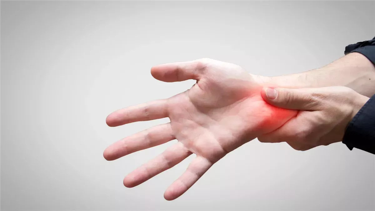 ما هي متلازمة النفق الرسغي؟.. تعرف على الأعراض والأسباب