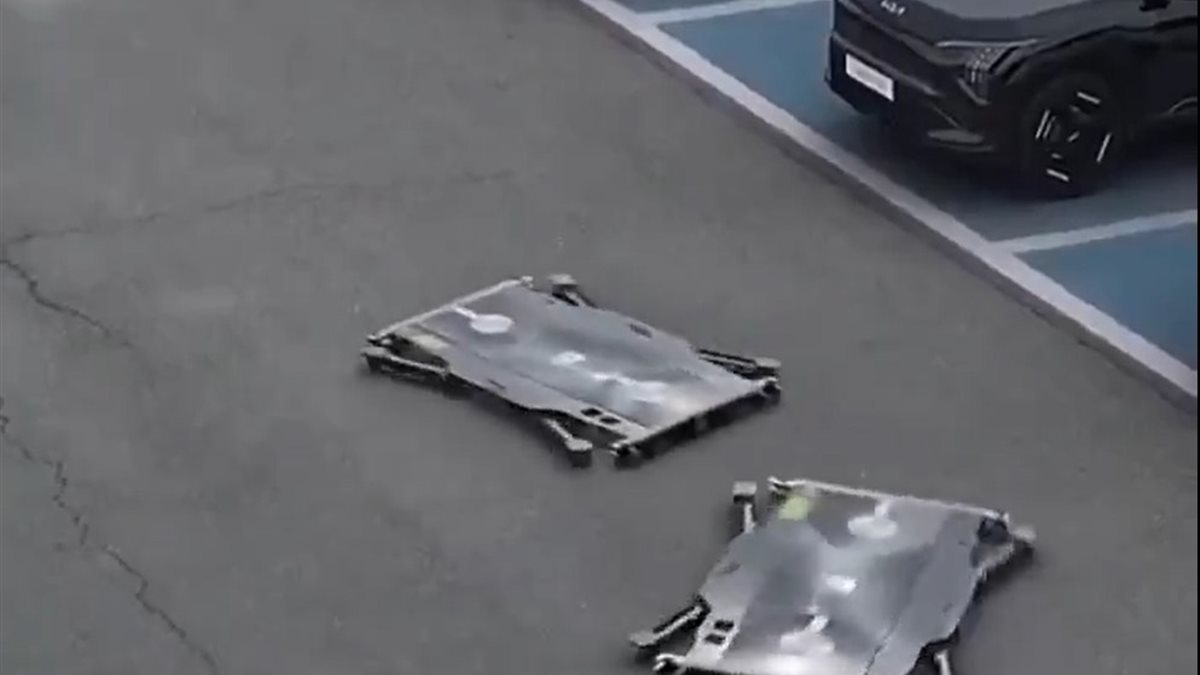 مستشعرات وكاميرات وذكاء اصطناعي.. كيف تعمل روبوتات ركن السيارات؟