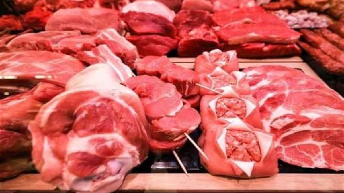 اللحمة هتغلى في رمضان.. شعبة القصابين تفجر مفاجأة| فيديو