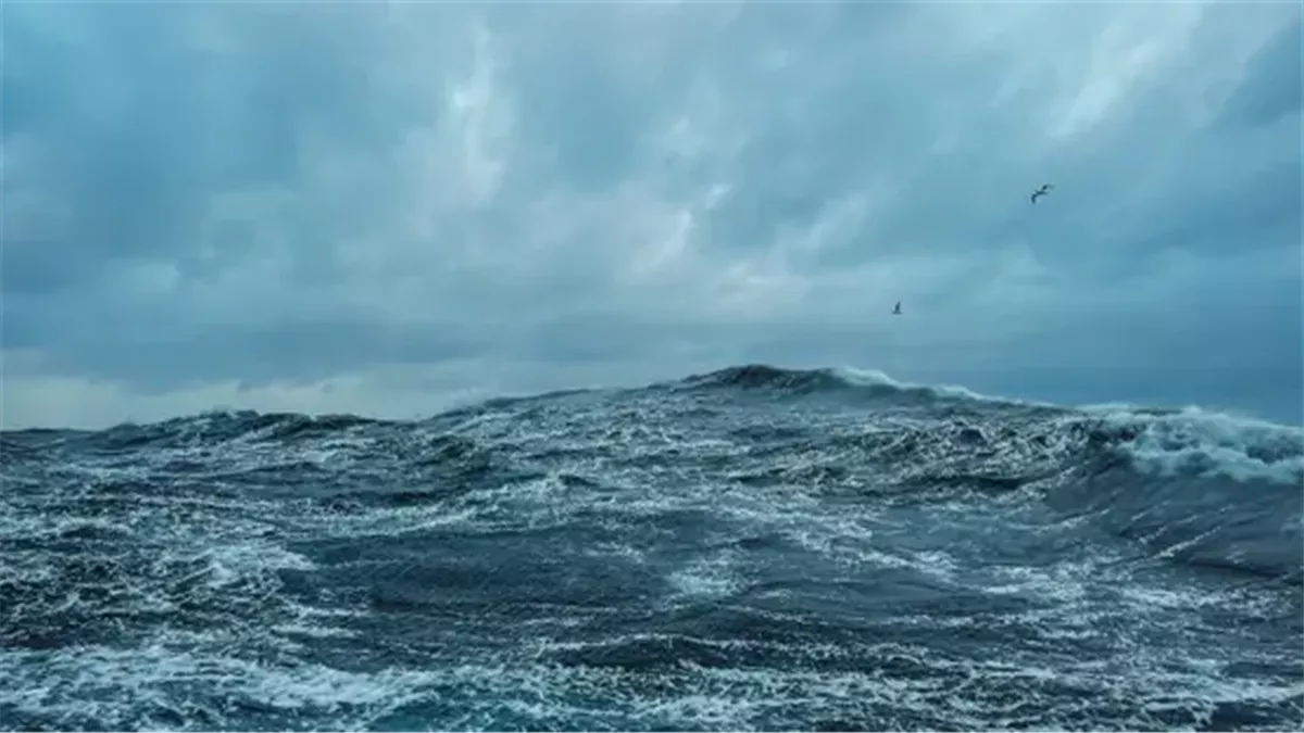 العاصفة بايرون تُربِك طقس شرق المتوسط.. الأرصاد تحسم حقيقة تأثر مصر| تفاصيل