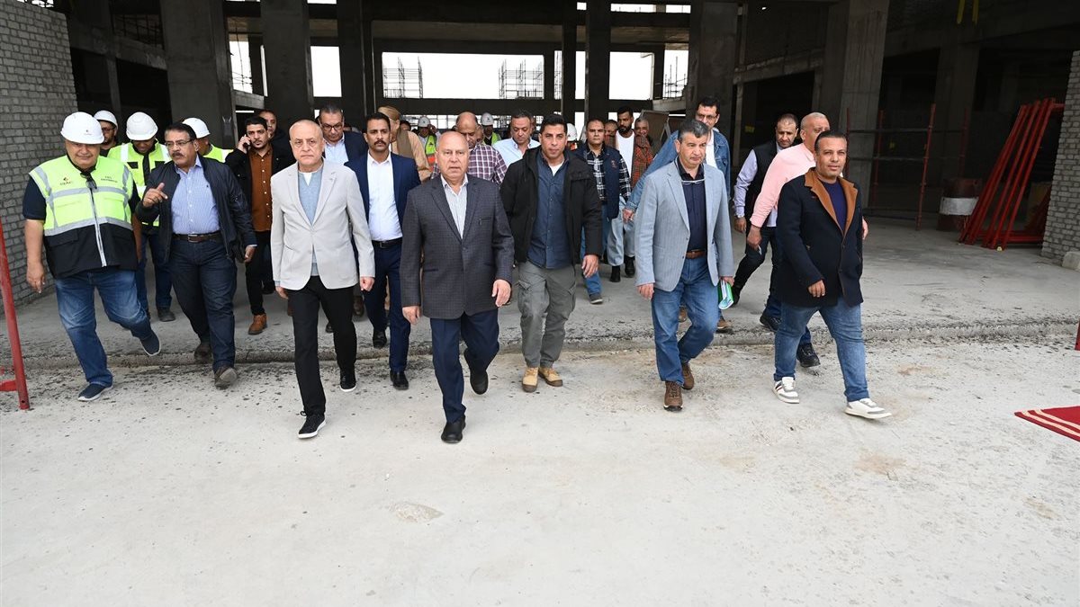 وزير النقل يتفقد مشروعات القطار السريع والكباري بمحافظات الصعيد