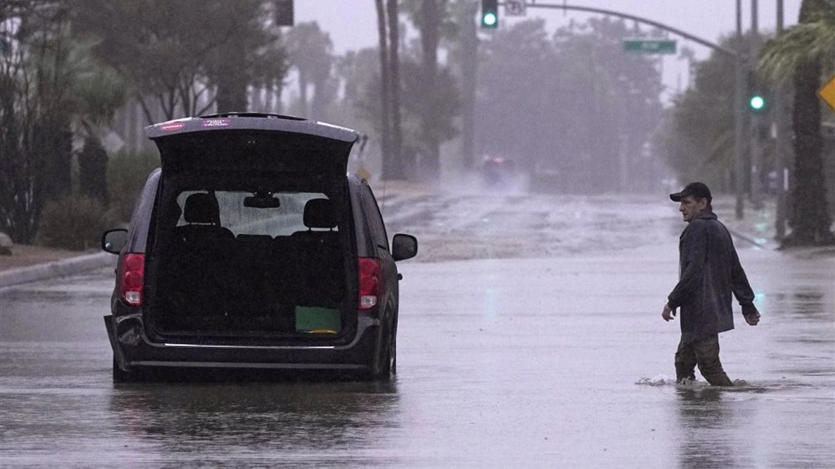 الفيضانات تجتاح شمال كاليفورنيا ووفاة شخص واحد بسبب الأمطار الغزيرة