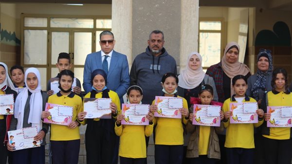 مدير “تعليم الجيزة” يكرم الطلاب المتميزين في حفظ القرآن بحدائق أكتوبر