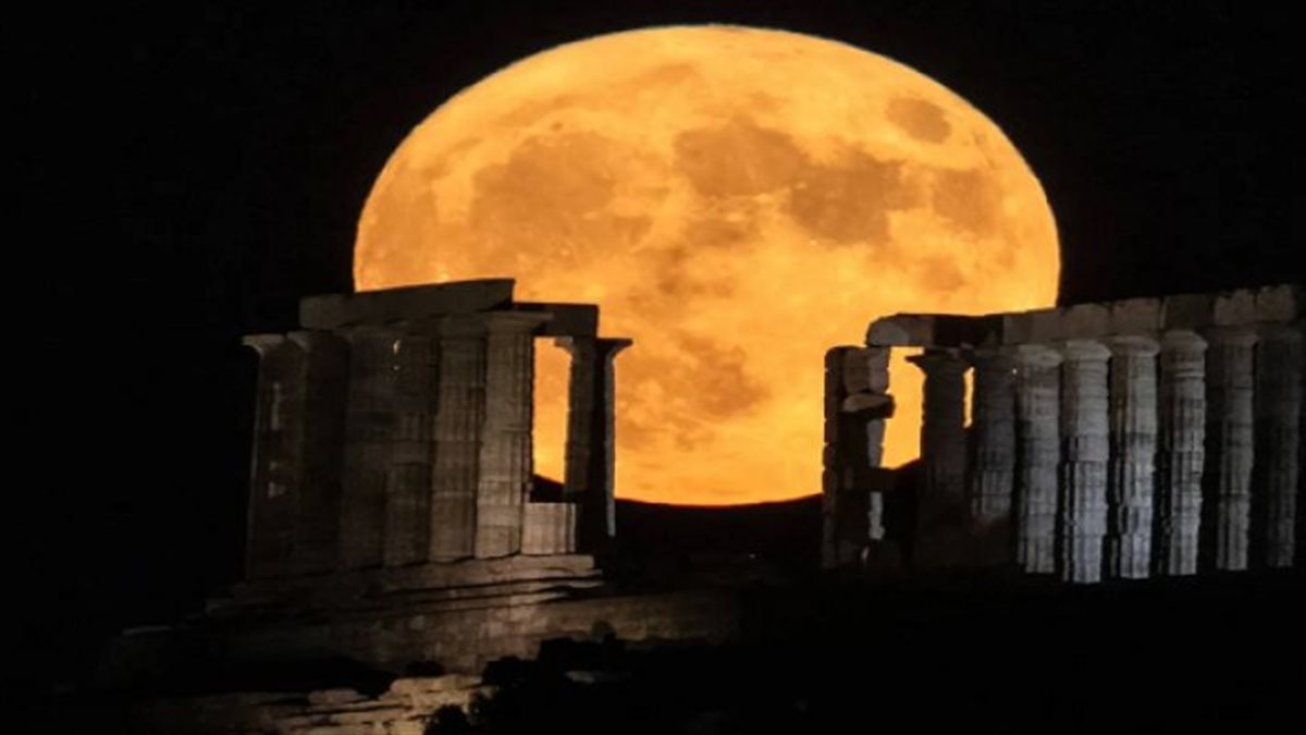 البدر العملاق يضيء مدينة “البترا” الأردنية بدقة فلكية تكشف عبقرية الأنباط