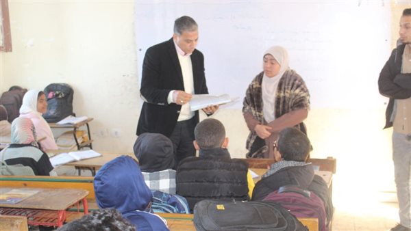 وكيل التعليم بالجيزة يوجه بعدم السماح بأي تهاون في المدارس