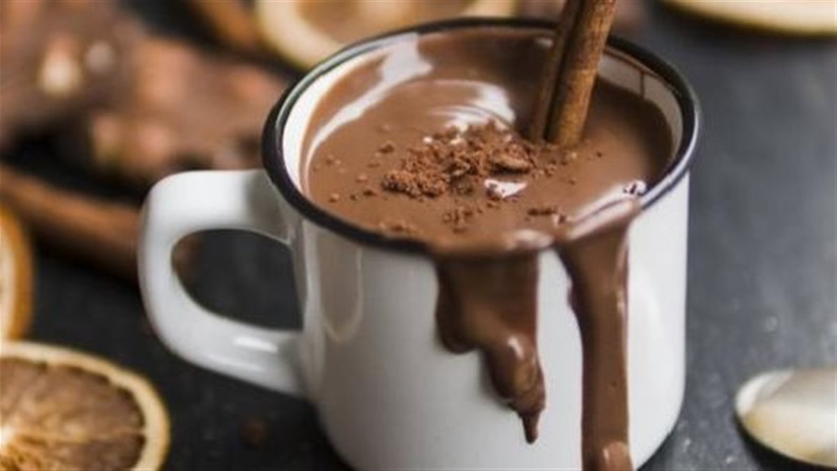 طرق تحضير الهوت شوكليت في المنزل بنكهات متنوعة